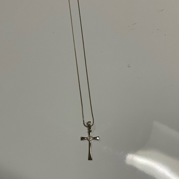 14k Gold-Filled Delicate vintage Cross and etched Heart hung on 16 inch Chain - Picture 3 of 6